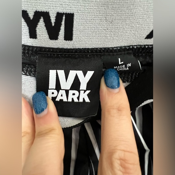 Ivy Park Athletic Running Shorts Size Large - Picture 5 of 7